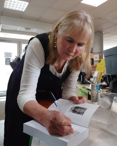 Jeni Whittaker signing a book at Lycée Dautet in La Rochelle