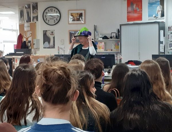 Jeni Whittaker speaking at Lycée Dautet in La Rochelle