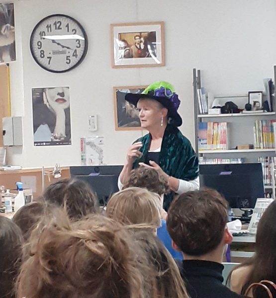 Jeni Whittaker speaking at Lycée Dautet in La Rochelle