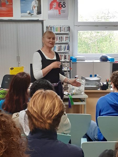 Jeni Whittaker speaking at Lycée Dautet in La Rochelle