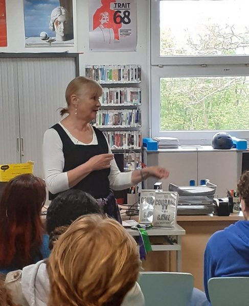 Jeni Whittaker speaking at Lycée Dautet in La Rochelle