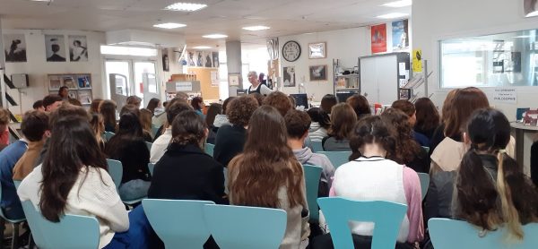 Jeni Whittaker speaking at Lycée Dautet in La Rochelle