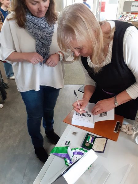 Jeni Whittaker signing a book at Lycée Dautet in La Rochelle